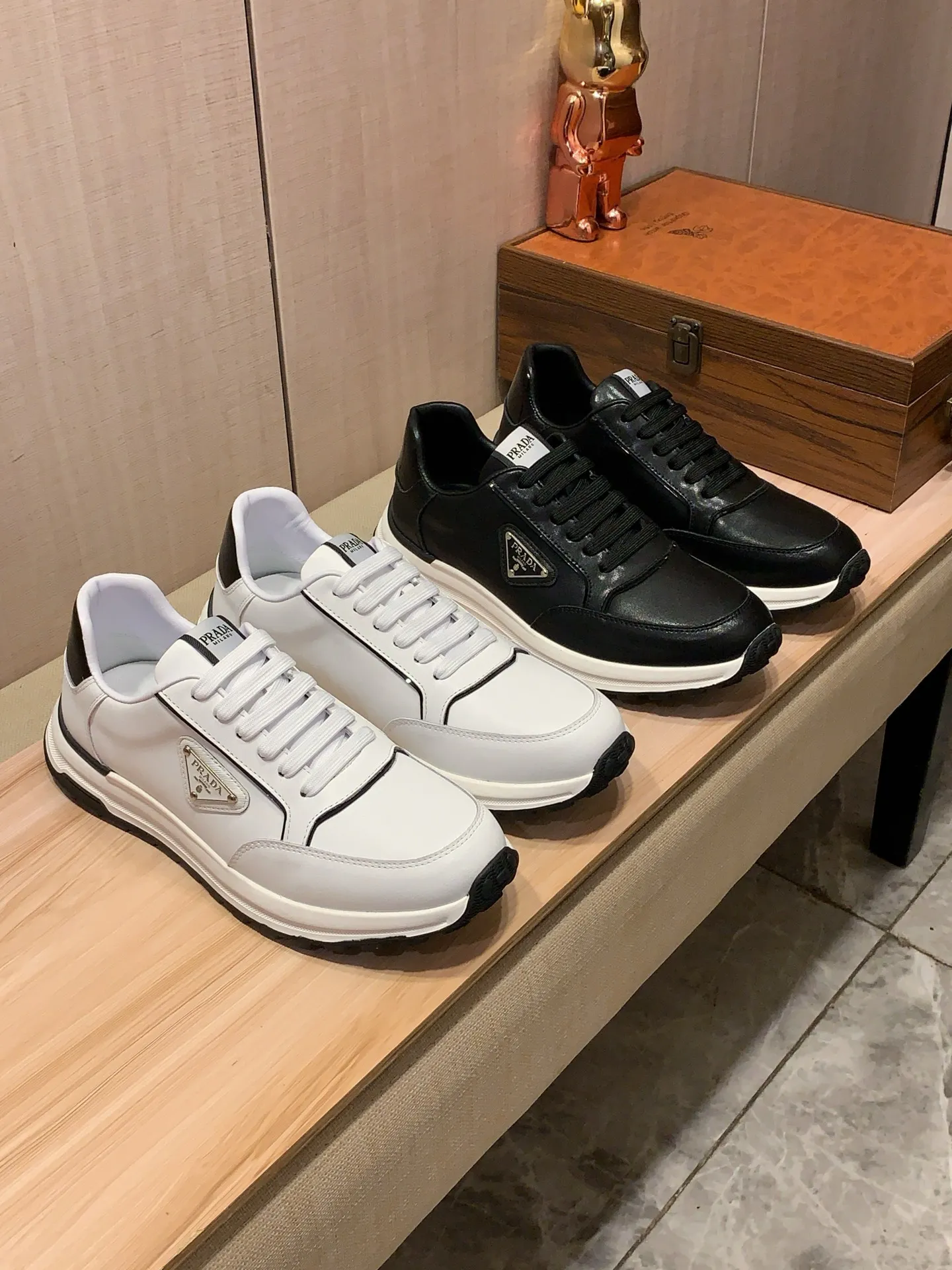 Men's Men's Shoes💰420💰💰🎩🎩[Lightning][Lightning] "PRADA*" The latest and most popular casual shoes, top brand [seduce] luxury~purchase, top~quality. [Strong] The upper is made of imported breathable cowhide with material ➕ breathable sheepskin feet (•) and fine workmanship. The original stylish and stylish soft rubber wear-resistant and non-slip outsole is light and comfortable on the feet. The real thing looks better when photographed. 122: code: 38-44, 2️⃣ colors selected